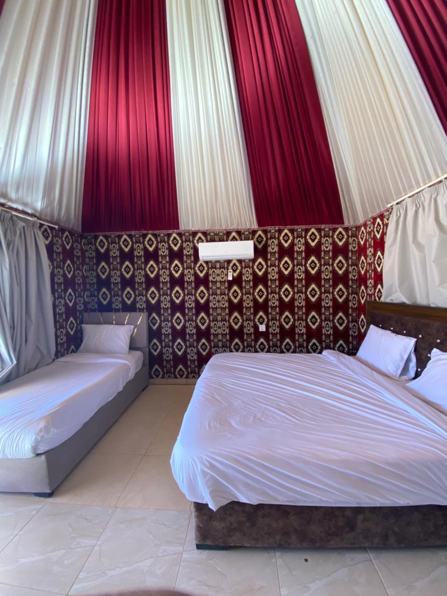 Flower Life Camp Wadi Rum Buitenkant foto